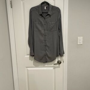 Long Gray Button-Up Tunic Shirt. Size large